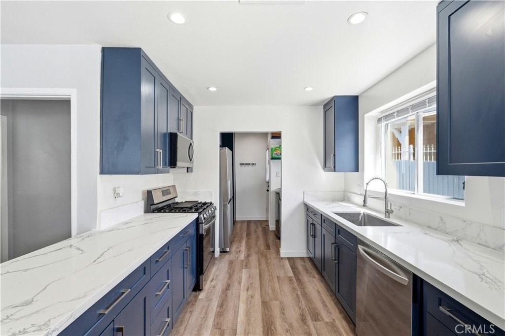 711 Stepney Street - Photo 1