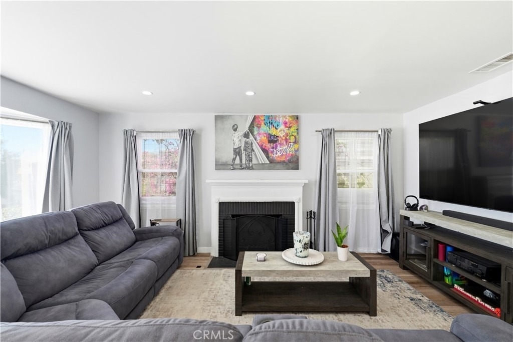 711 Stepney Street - Photo 8