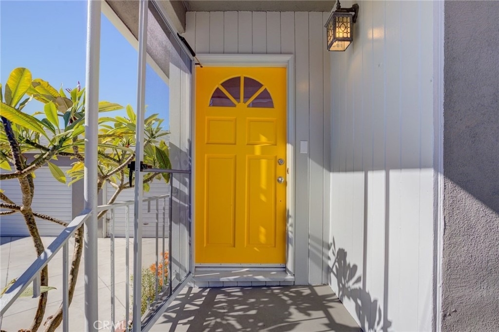 1913 Huntington Lane - Photo 1