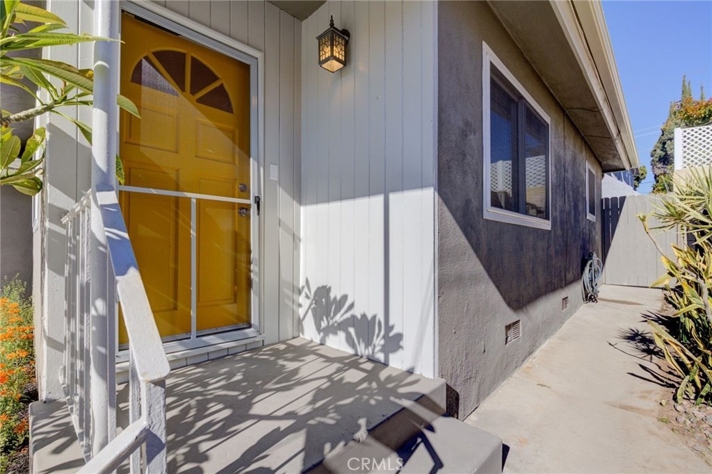 1913 Huntington Lane - Photo 2