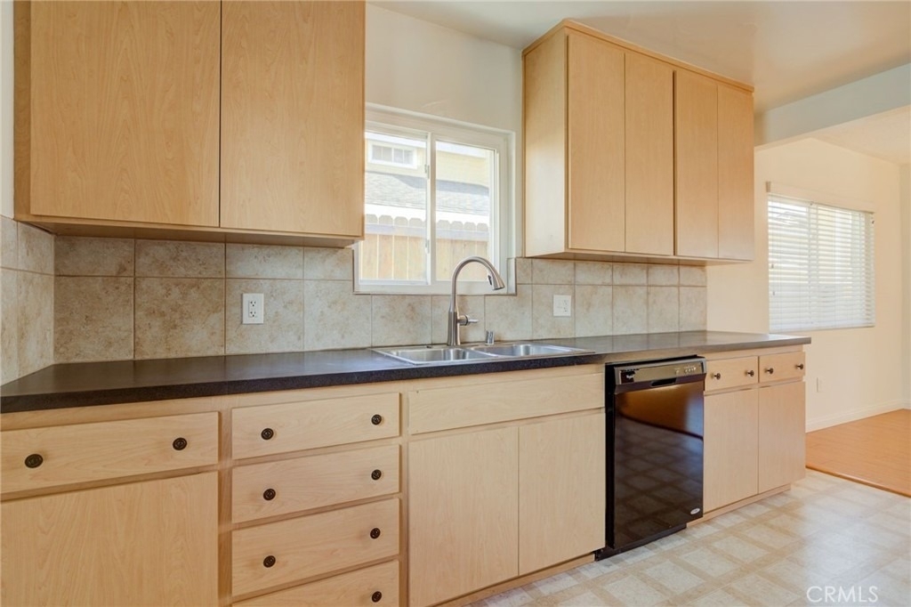 1913 Huntington Lane - Photo 4
