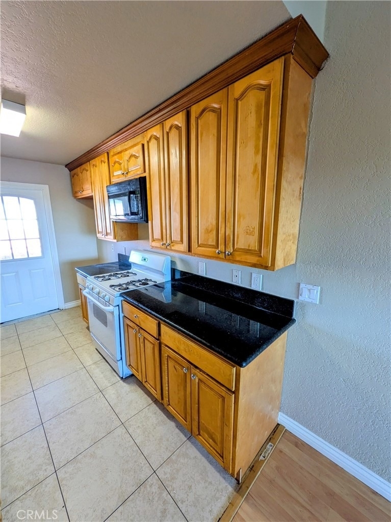 1764 Freeman Avenue - Photo 4