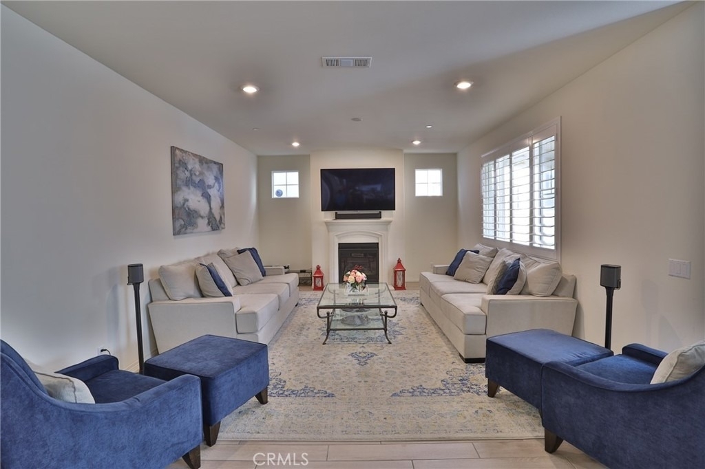 3144 E Yellowstone - Photo 4