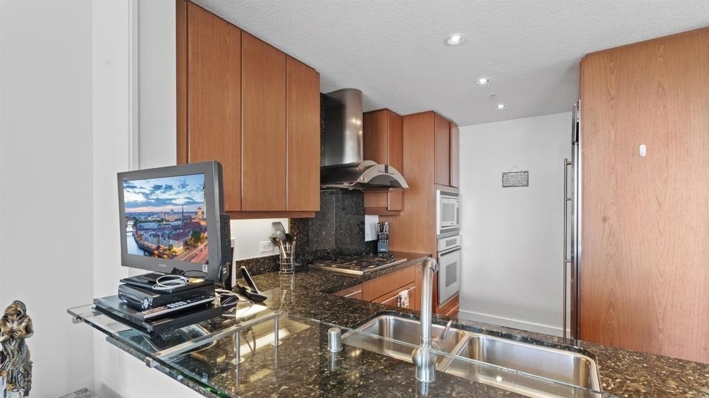 1199 Pacific Highway - Photo 18