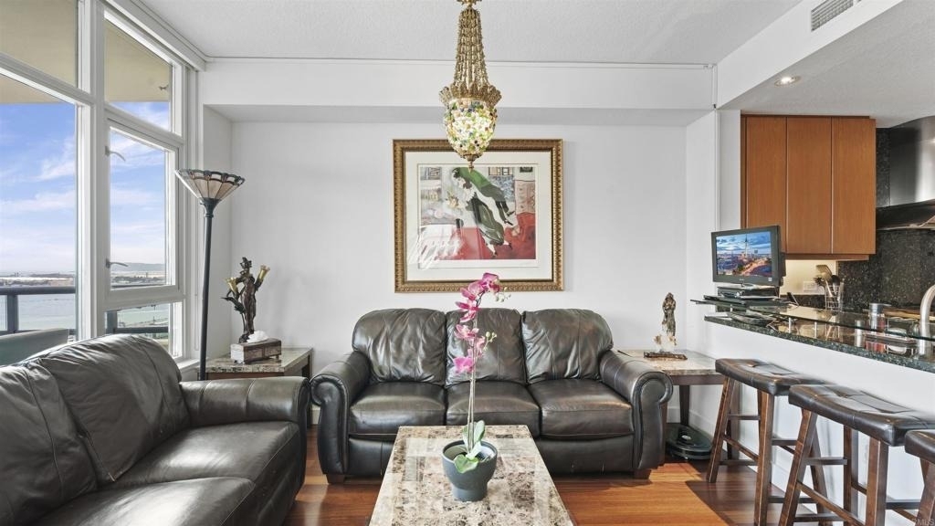1199 Pacific Highway - Photo 10