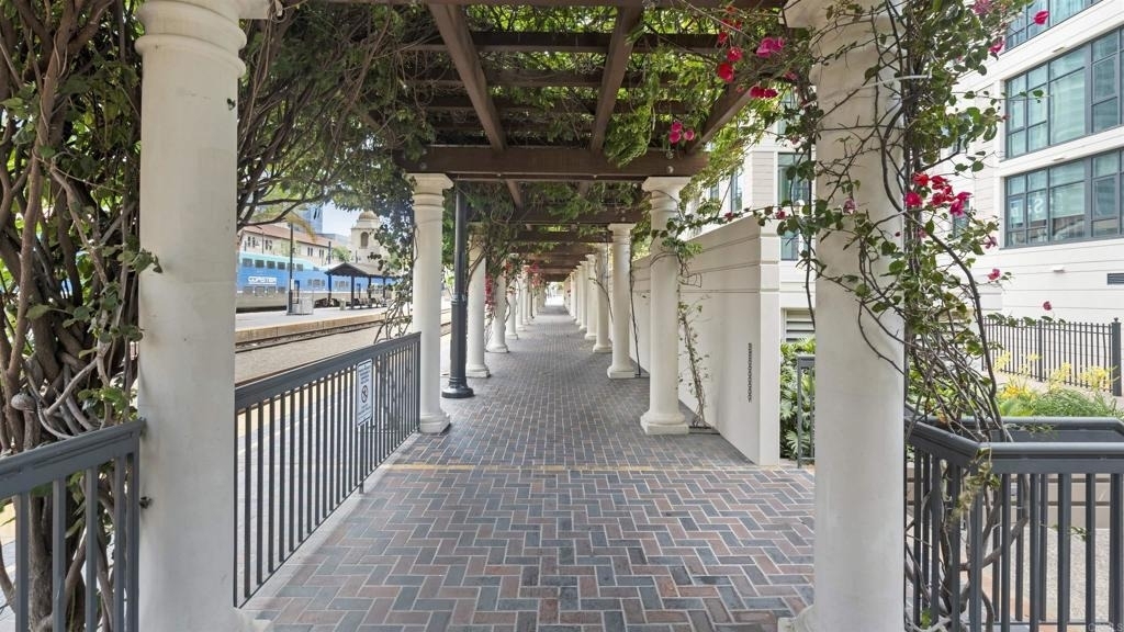 1199 Pacific Highway - Photo 48