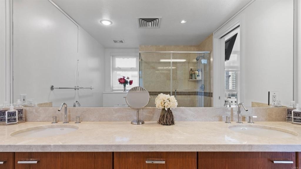 1199 Pacific Highway - Photo 30
