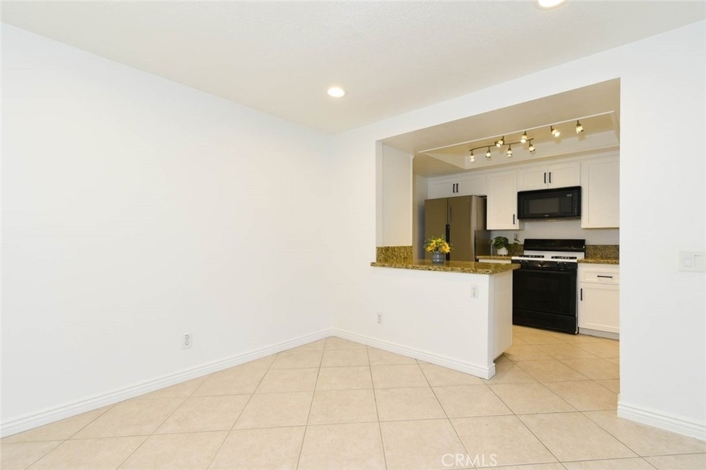23472 Cambridge Road - Photo 9