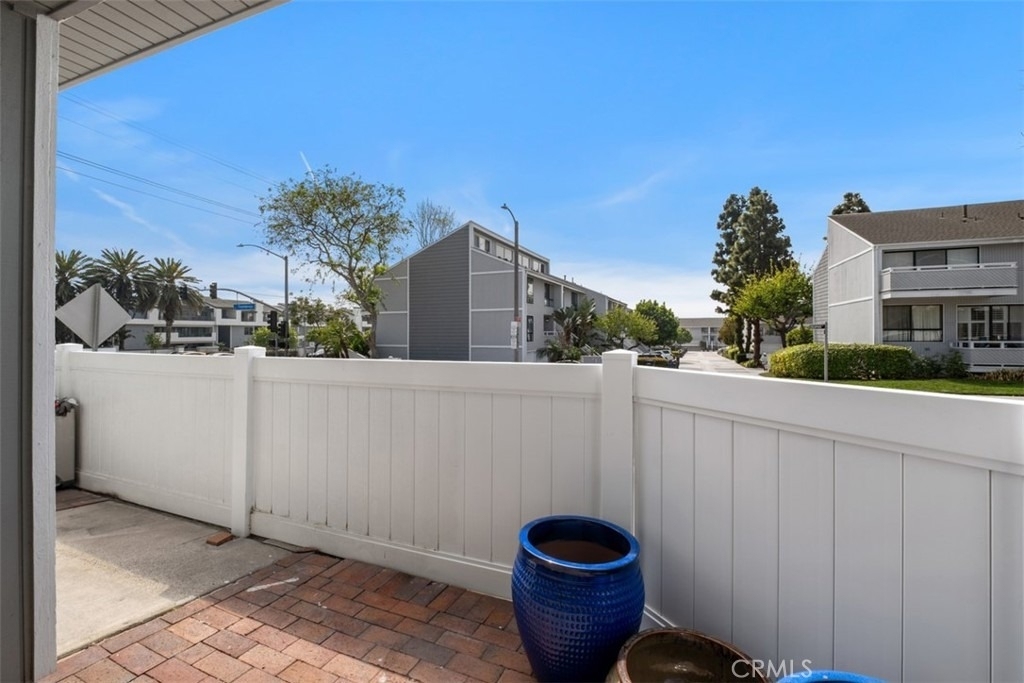 24 Seascape - Photo 14