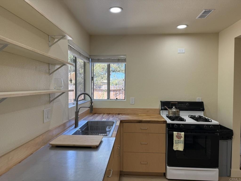 4558 Golden Ridge Drive - Photo 6