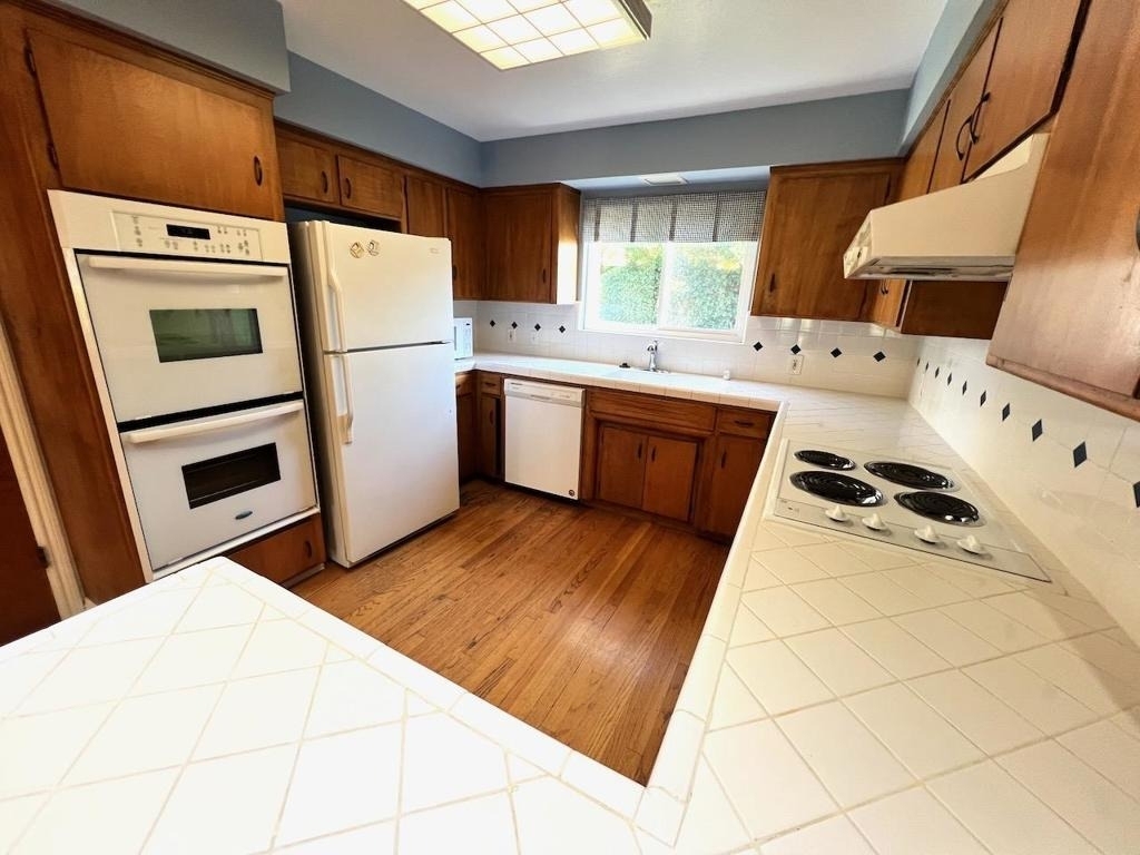 1586 Edmond Court - Photo 3