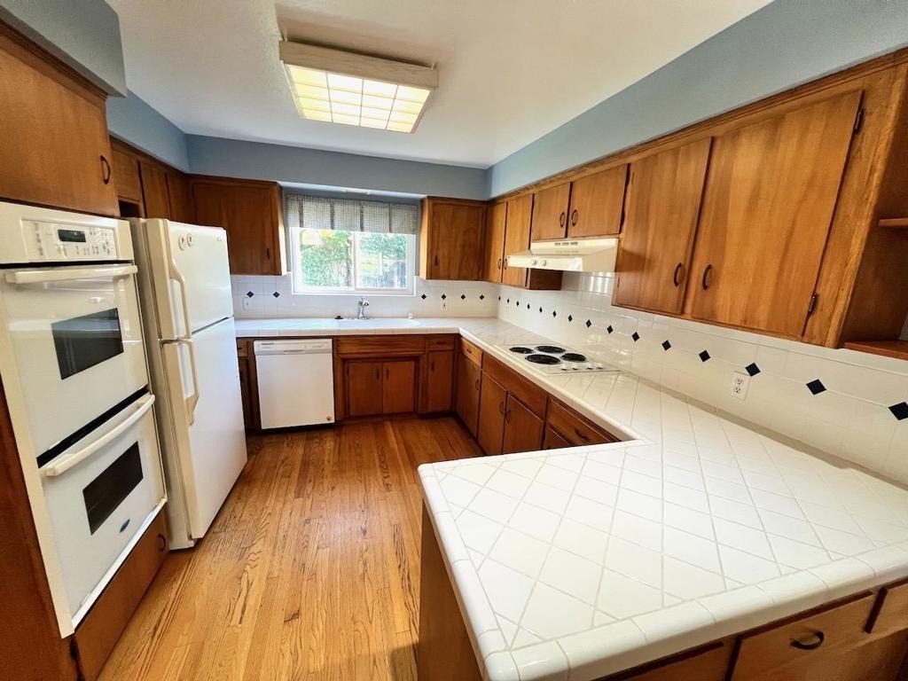 1586 Edmond Court - Photo 2