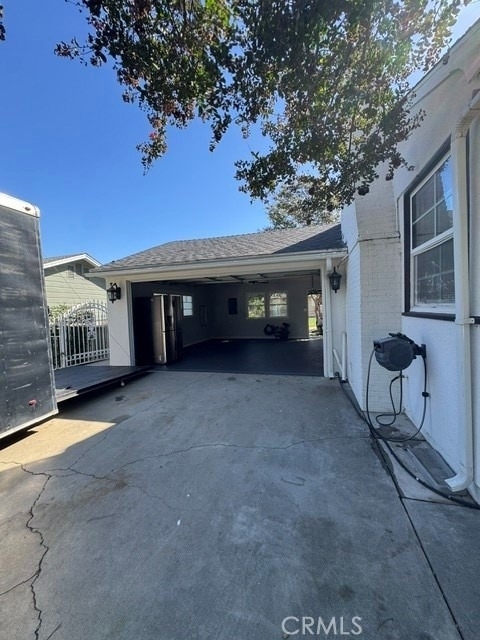 5056 Woodman Avenue - Photo 4