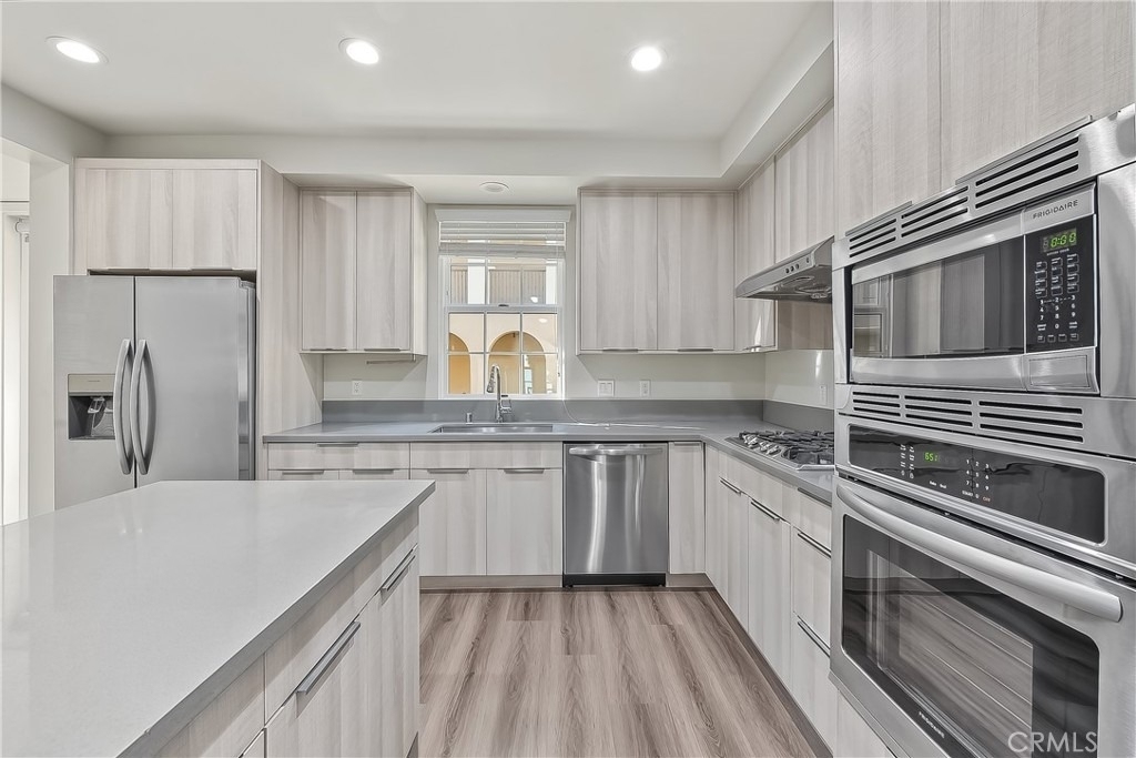 501 W Foothill Boulevard - Photo 7