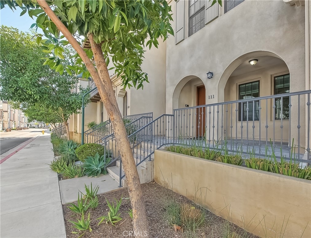 501 W Foothill Boulevard - Photo 29