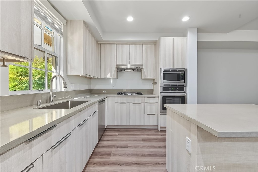501 W Foothill Boulevard - Photo 9