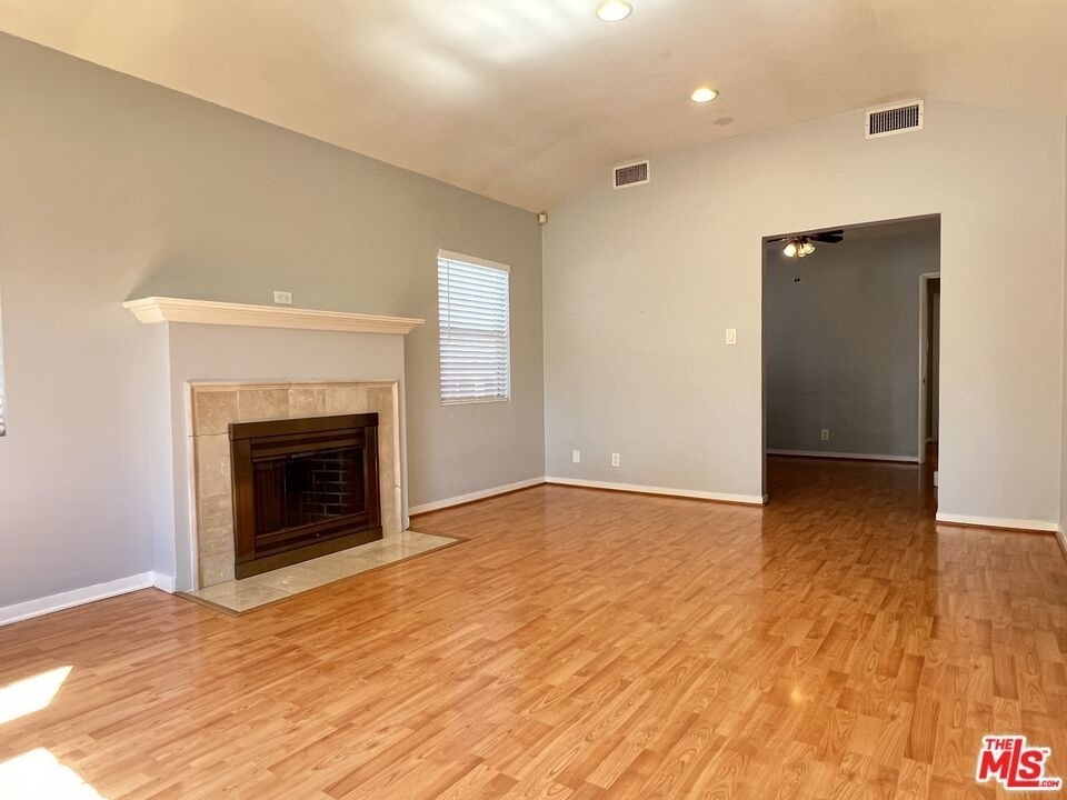 3129 Norwich Avenue - Photo 3