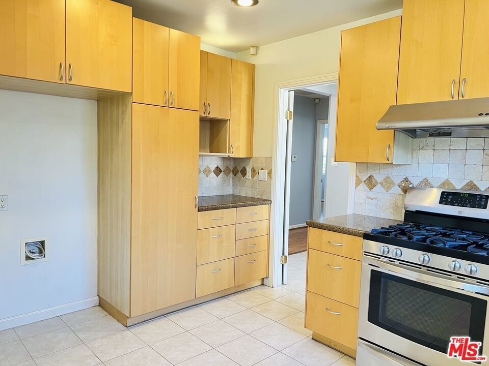 3129 Norwich Avenue - Photo 5