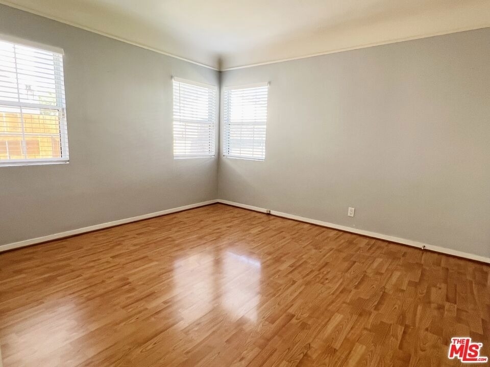 3129 Norwich Avenue - Photo 13