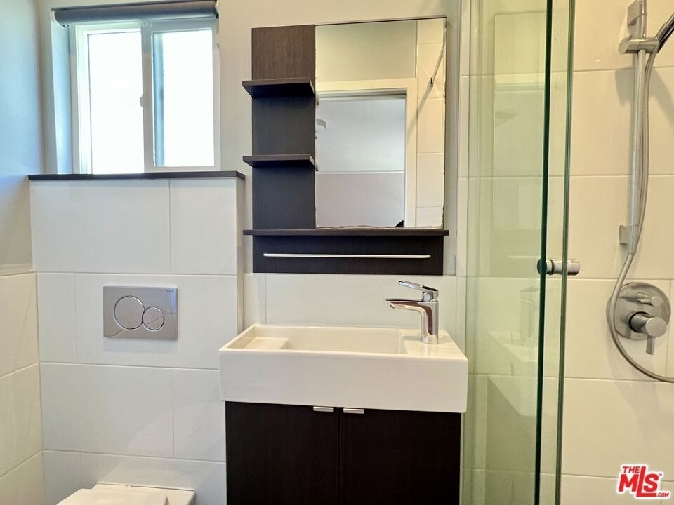3129 Norwich Avenue - Photo 10