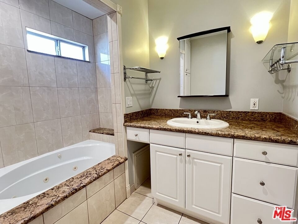 3129 Norwich Avenue - Photo 15