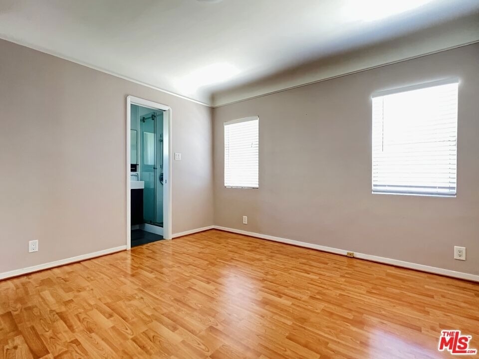 3129 Norwich Avenue - Photo 8