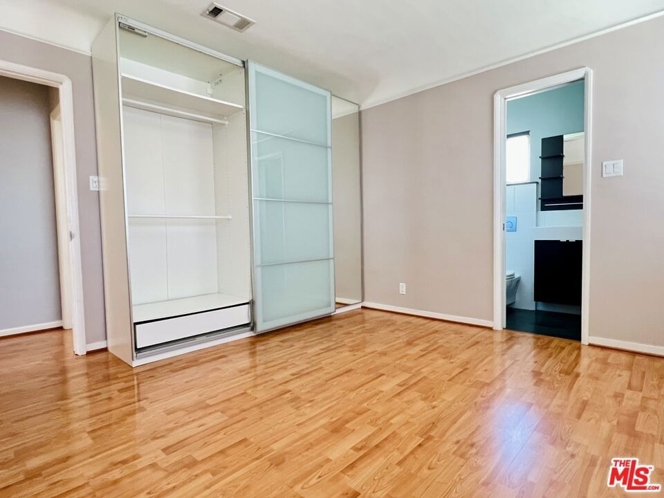 3129 Norwich Avenue - Photo 9
