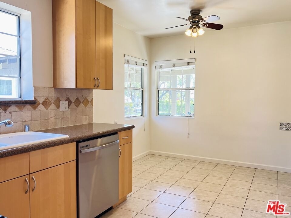 3129 Norwich Avenue - Photo 6