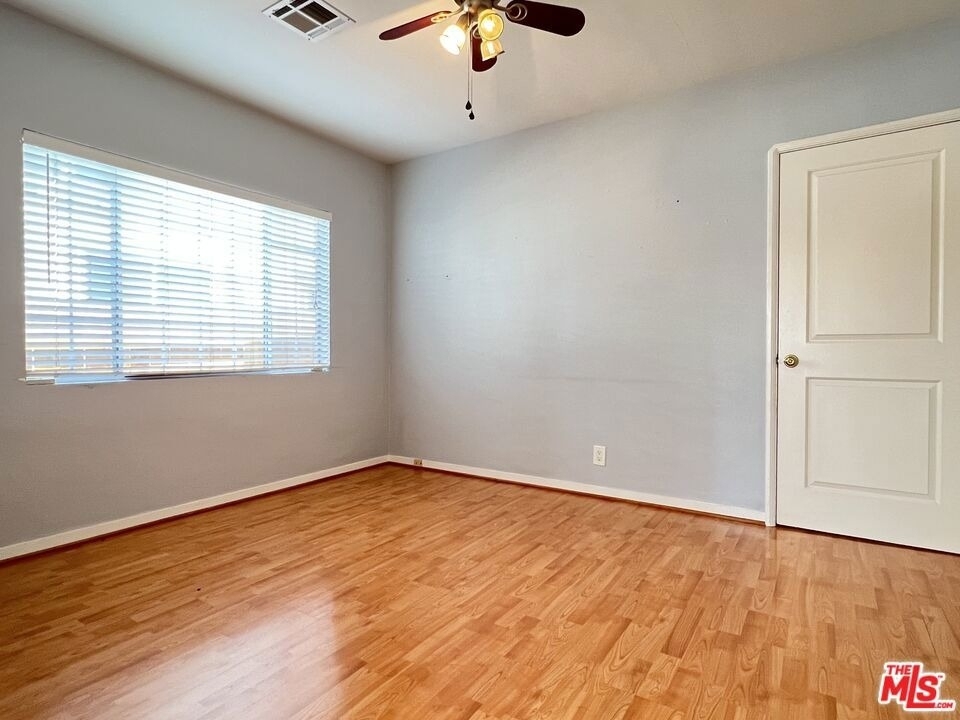 3129 Norwich Avenue - Photo 7
