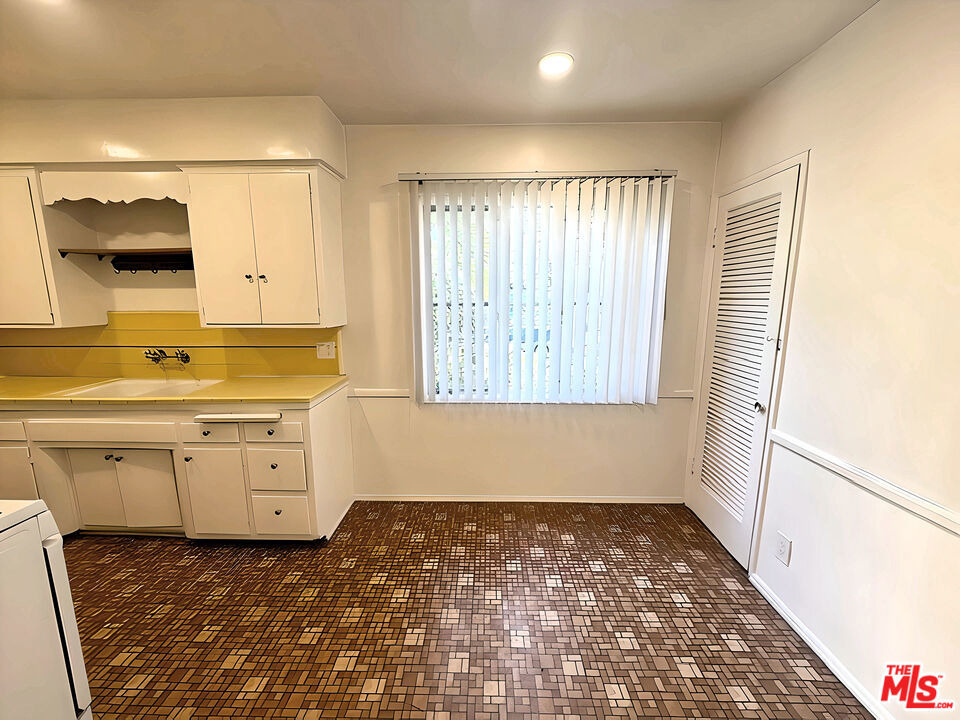 4919 Beverly Boulevard - Photo 17