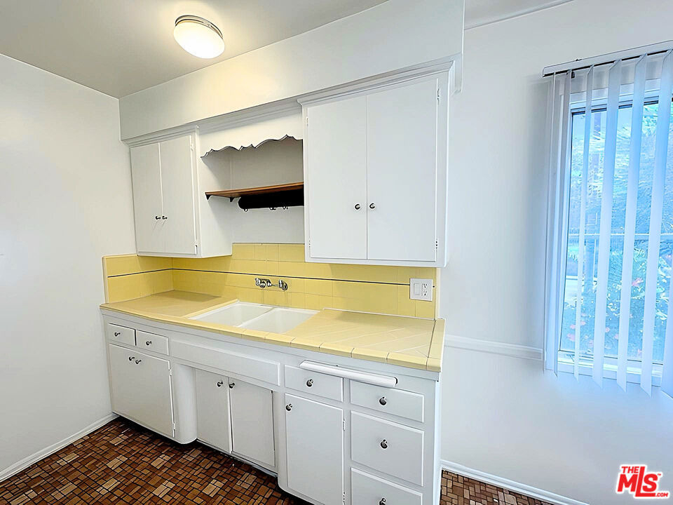 4919 Beverly Boulevard - Photo 12