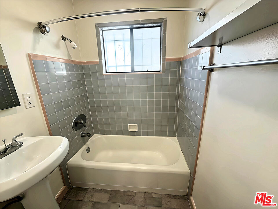 4919 Beverly Boulevard - Photo 18