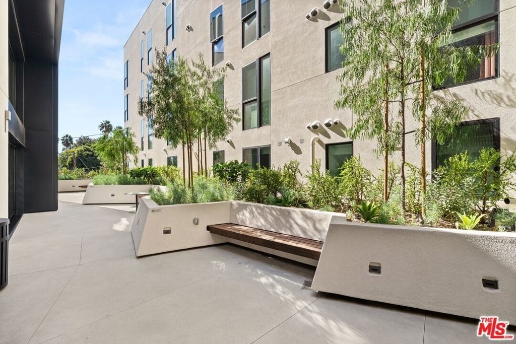 3004 Sunset Boulevard - Photo 11