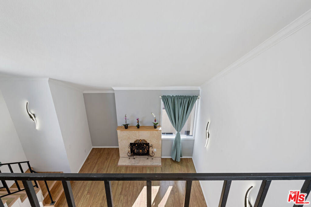 5325 Newcastle Avenue - Photo 2