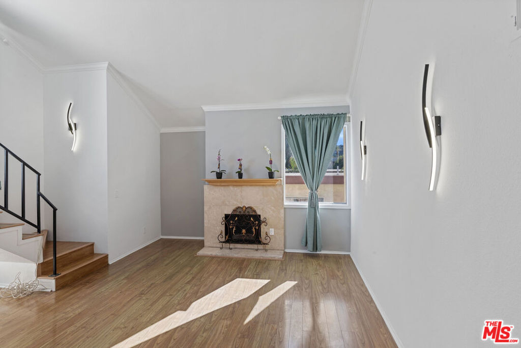 5325 Newcastle Avenue - Photo 3
