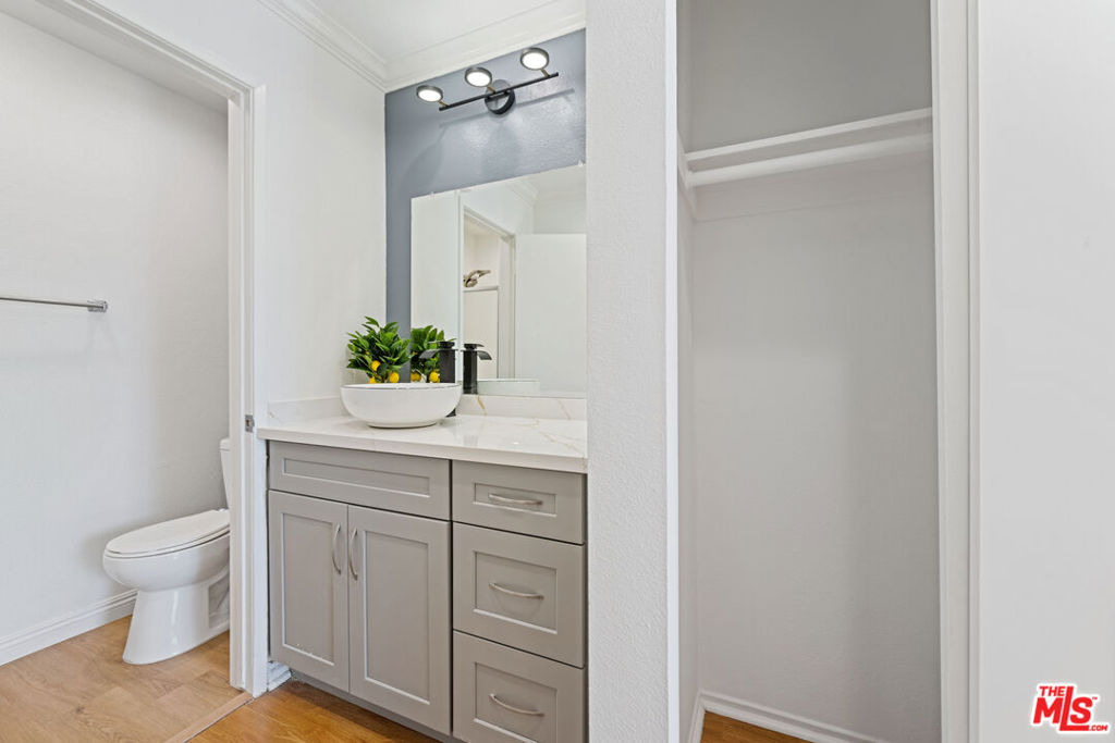 5325 Newcastle Avenue - Photo 15