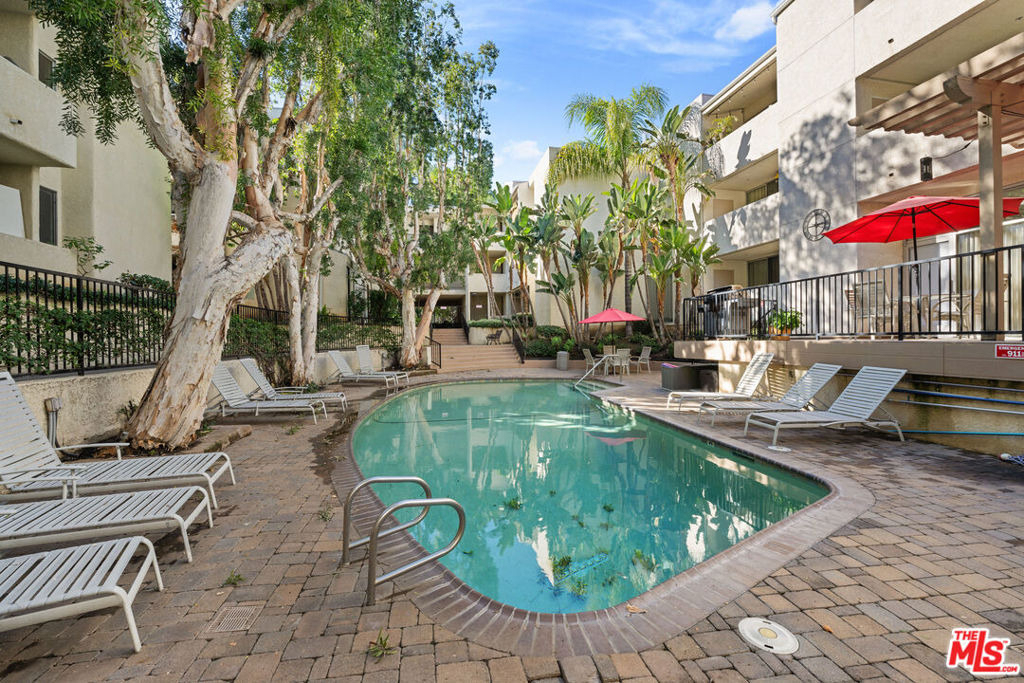 5325 Newcastle Avenue - Photo 17