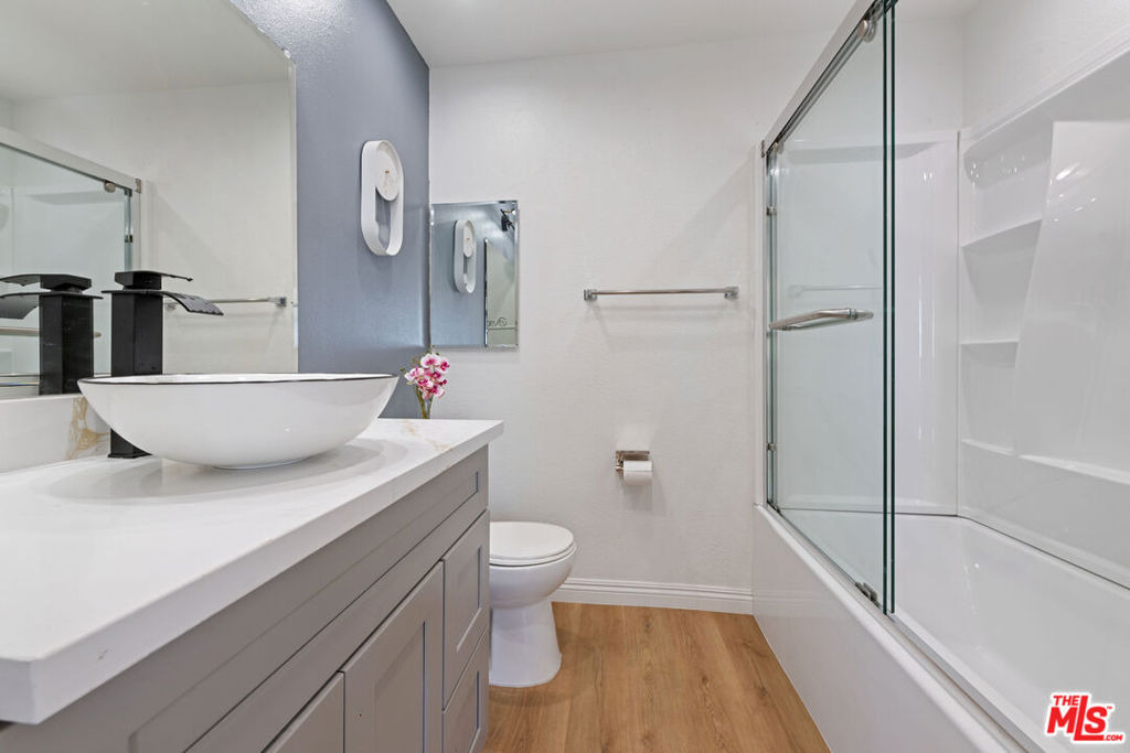 5325 Newcastle Avenue - Photo 13
