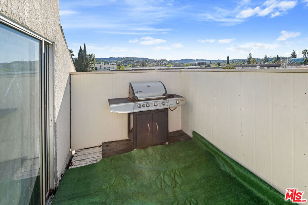 5325 Newcastle Avenue - Photo 16
