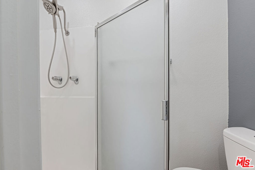 5325 Newcastle Avenue - Photo 14