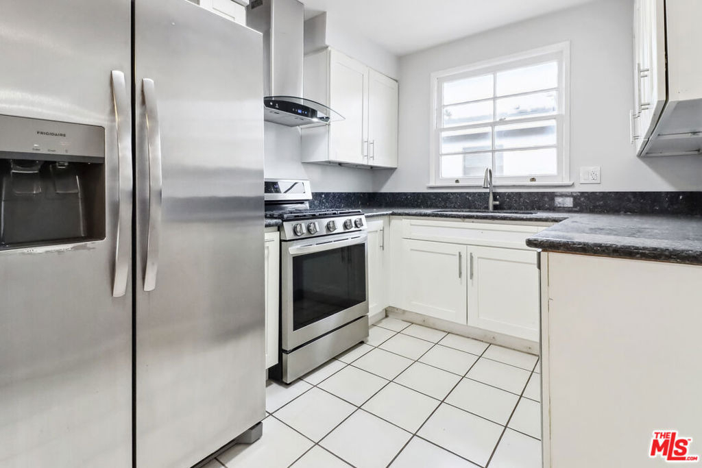 5335 Vantage Avenue - Photo 5