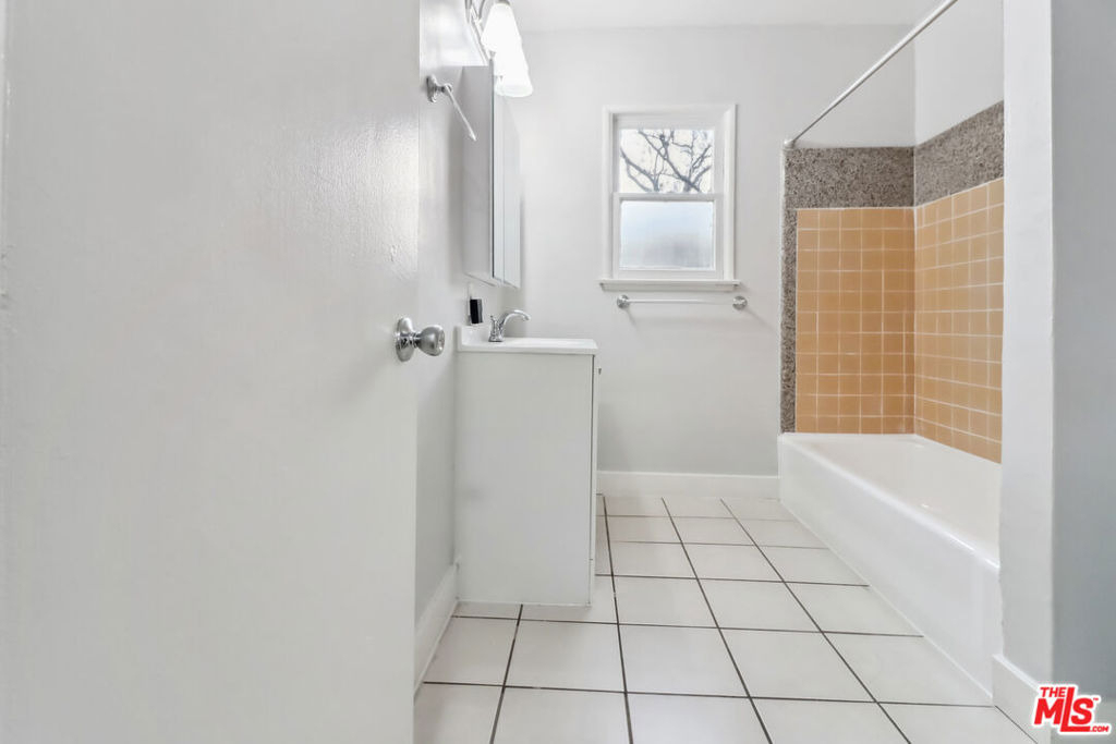 5335 Vantage Avenue - Photo 13