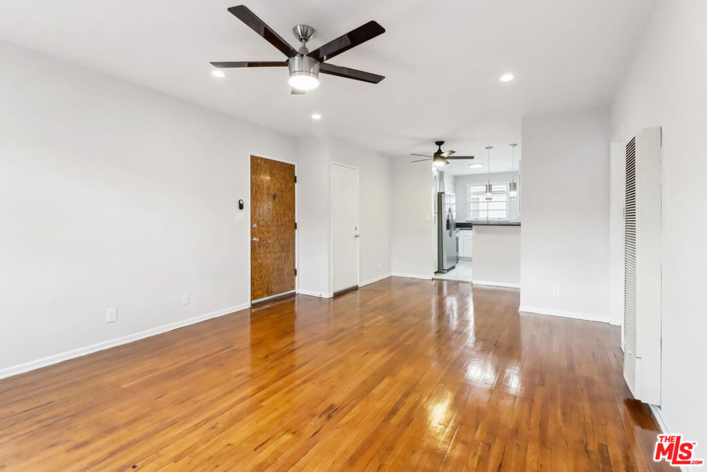 5335 Vantage Avenue - Photo 10
