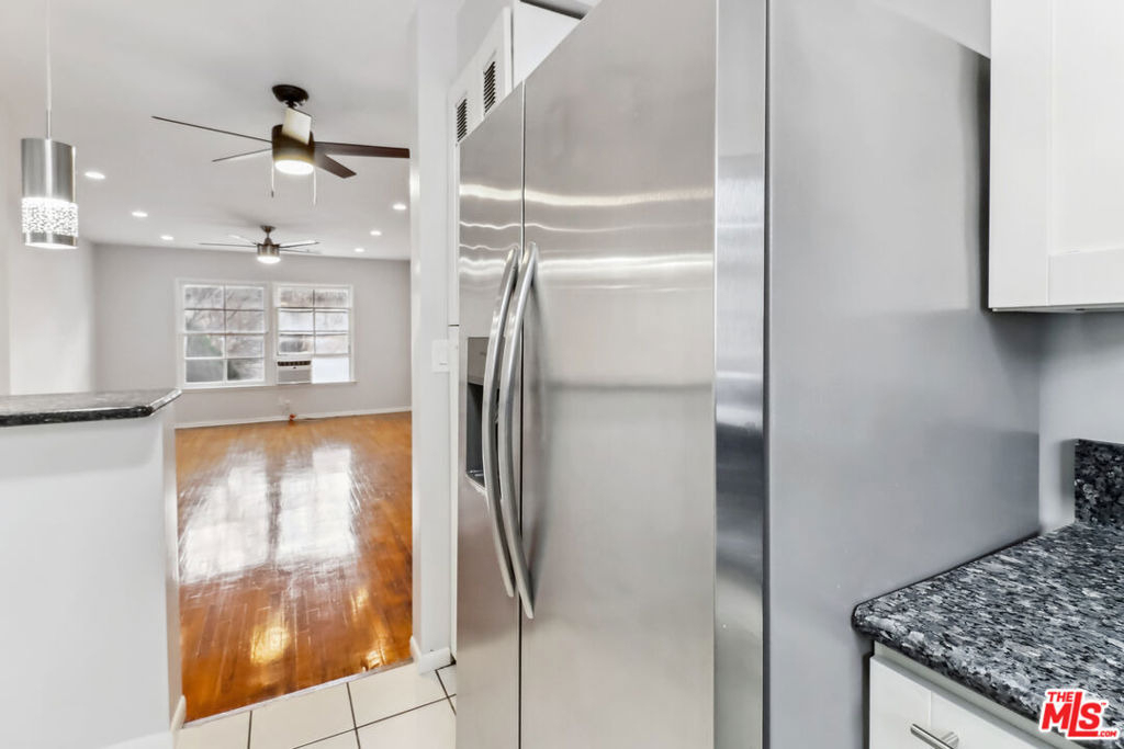 5335 Vantage Avenue - Photo 7