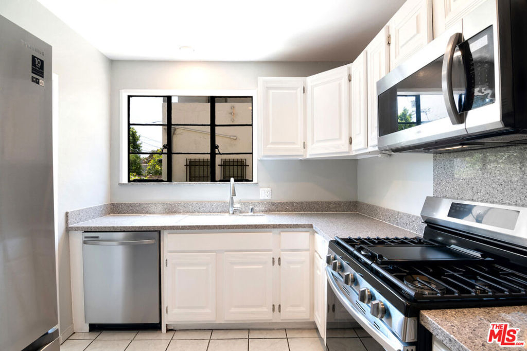 144 S Mansfield Avenue - Photo 10