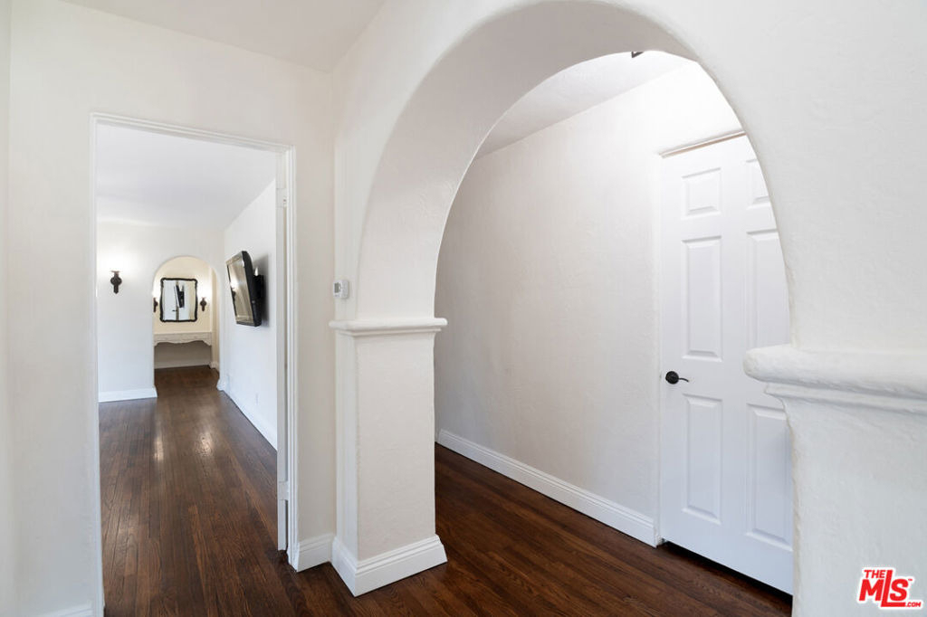 144 S Mansfield Avenue - Photo 14