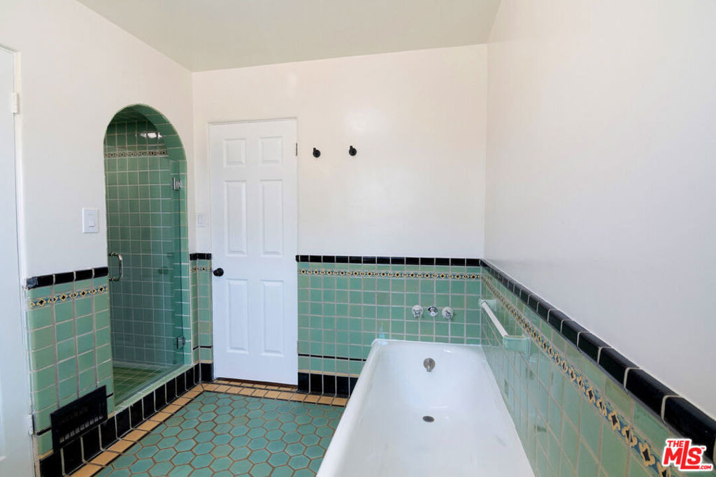 144 S Mansfield Avenue - Photo 18