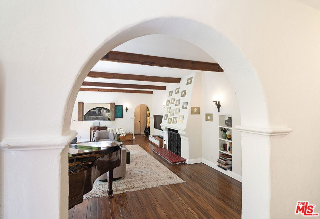 144 S Mansfield Avenue - Photo 4