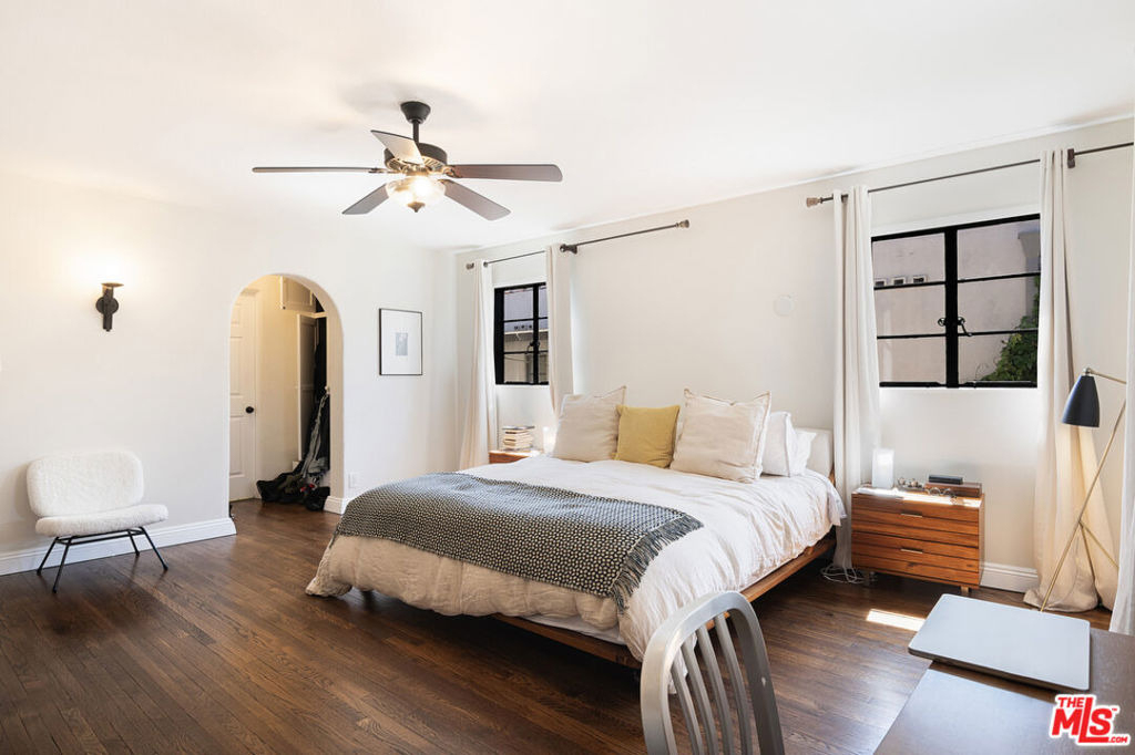 144 S Mansfield Avenue - Photo 13