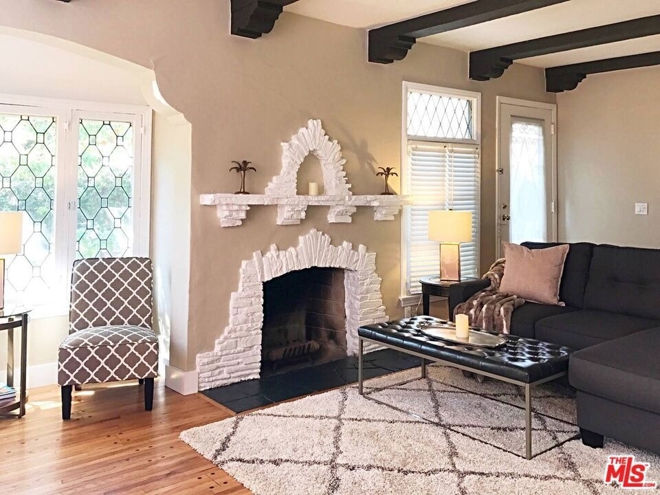 2628 N Beachwood Drive - Photo 9